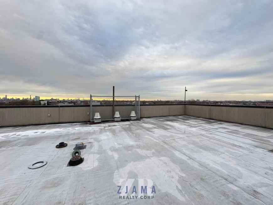 1613 Brooklyn Ave - Photo 7 of 9