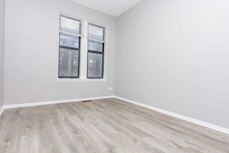 118 N Kostner Ave - Photo 3 of 10