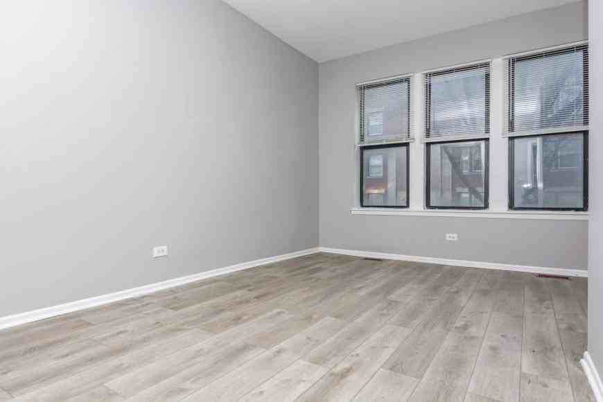 118 N Kostner Ave - Photo 4 of 10