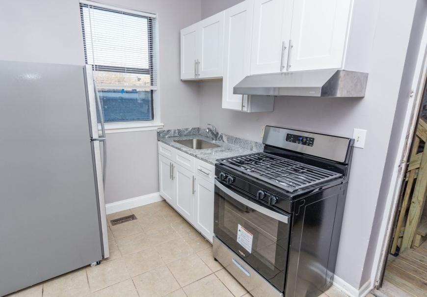 118 N Kostner Ave - Photo 5 of 10