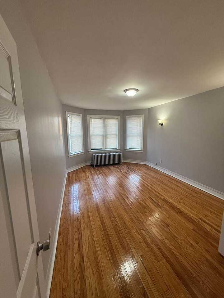 1647 E 74th Pl - Photo 3 of 10