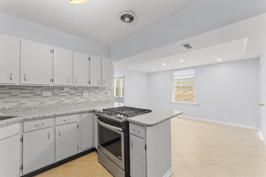 4846 N Keystone Ave - Photo 4 of 10