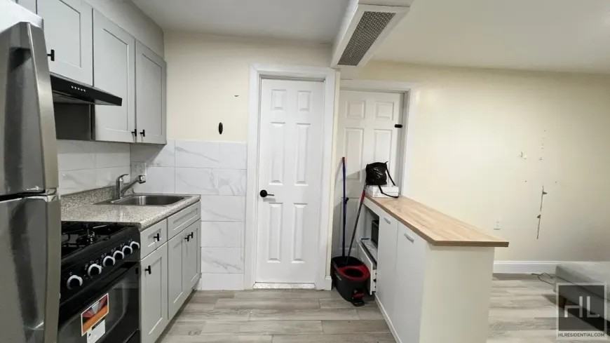 798 Miller Ave - Photo 3 of 10