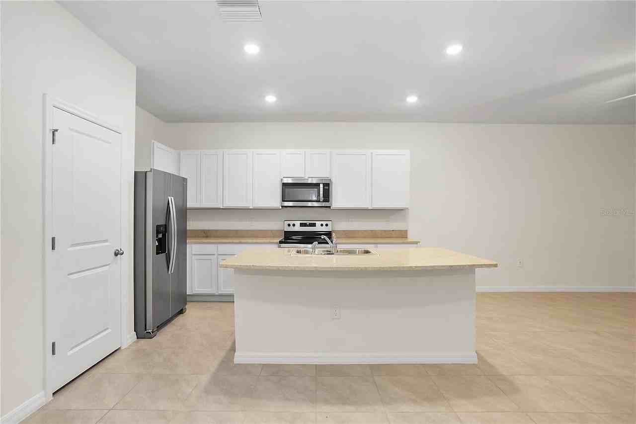 32859 Pez Landing Ln - Photo 7 of 33