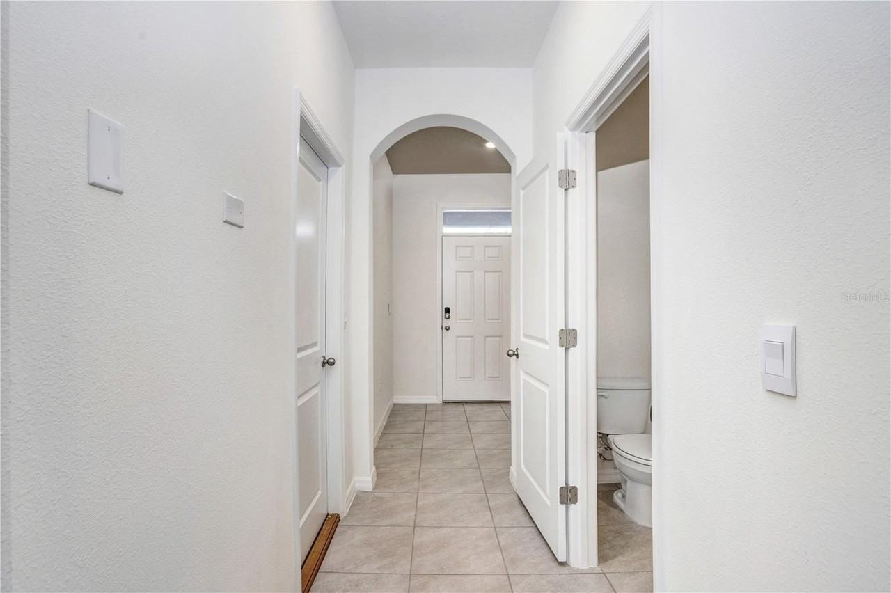 32828 Pez Landing Ln - Photo 5 of 40