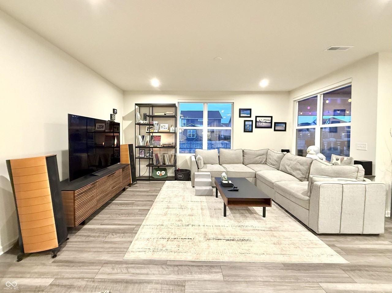 5213 Dunhaven Rd - Photo 4 of 24