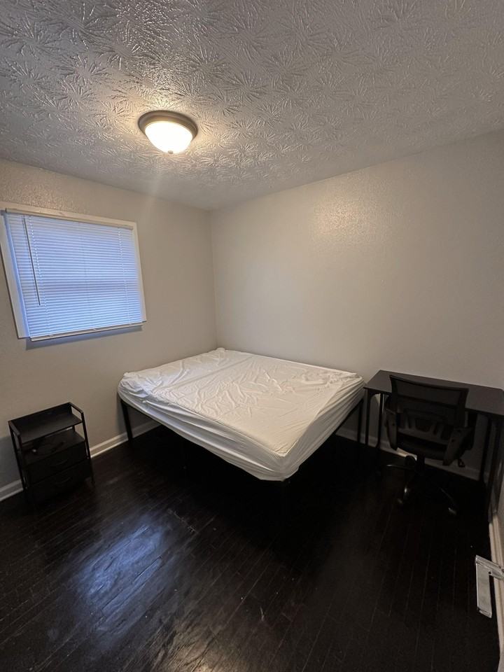 Gent Ave - Photo 7 of 8