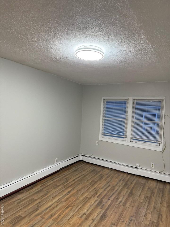 18 Leach St - Photo 2 of 17