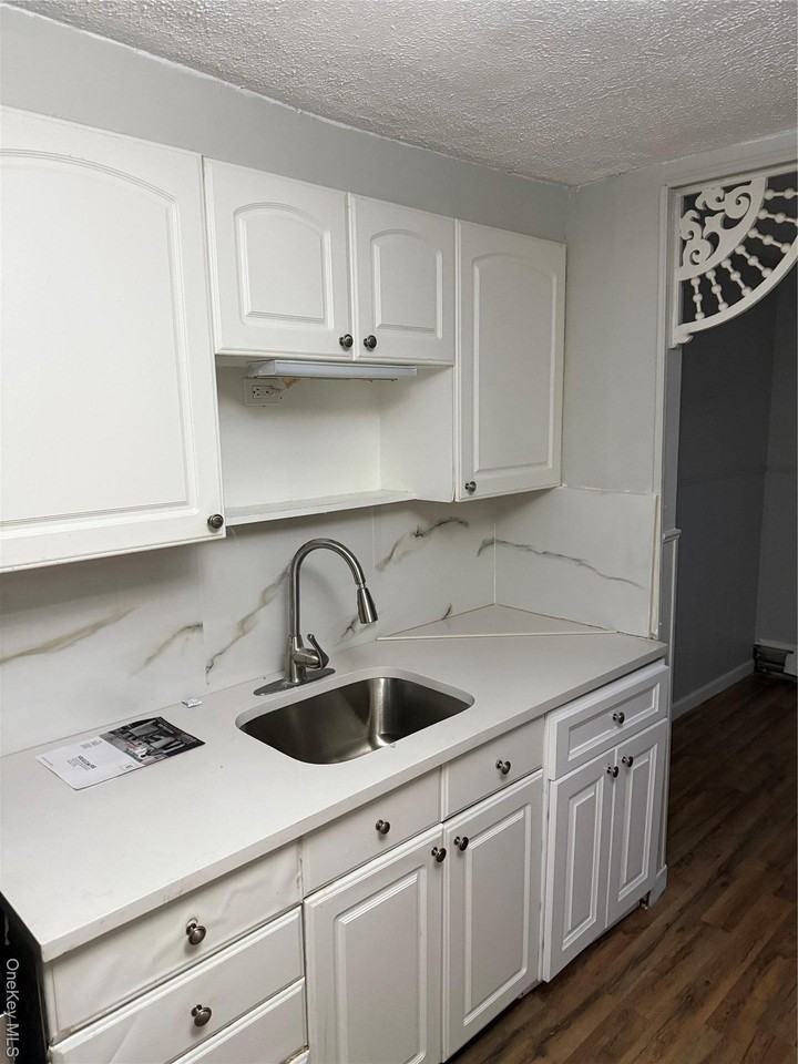 18 Leach St - Photo 7 of 17