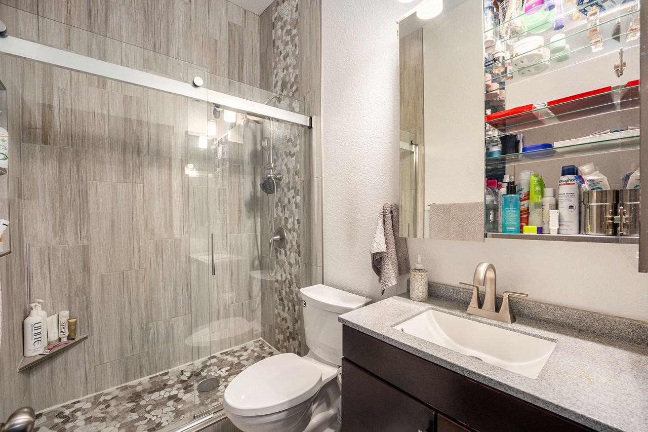 232 N Broadway #1 - Photo 4 of 11