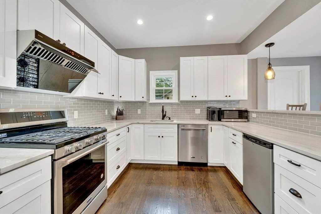 3 Highet Ave - Photo 4 of 18