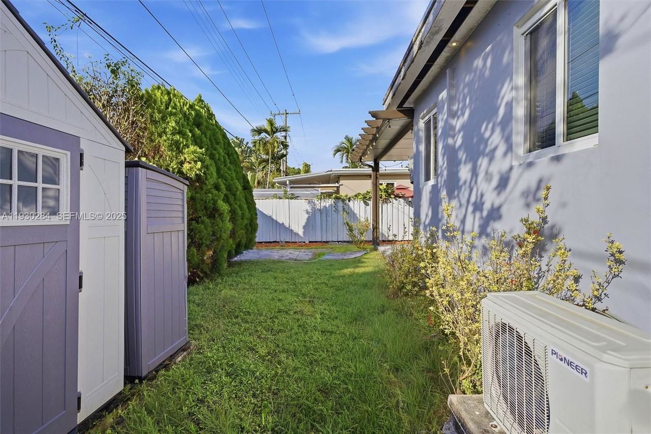 2120 Sw 16th St - Photo 2 of 8