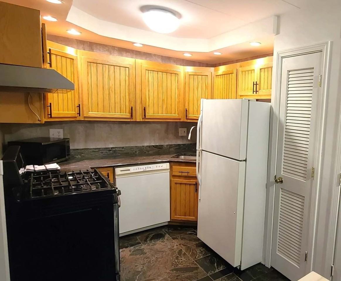 10840 Kilpatrick Ave Apt 1nw #1NW - Photo 2 of 7