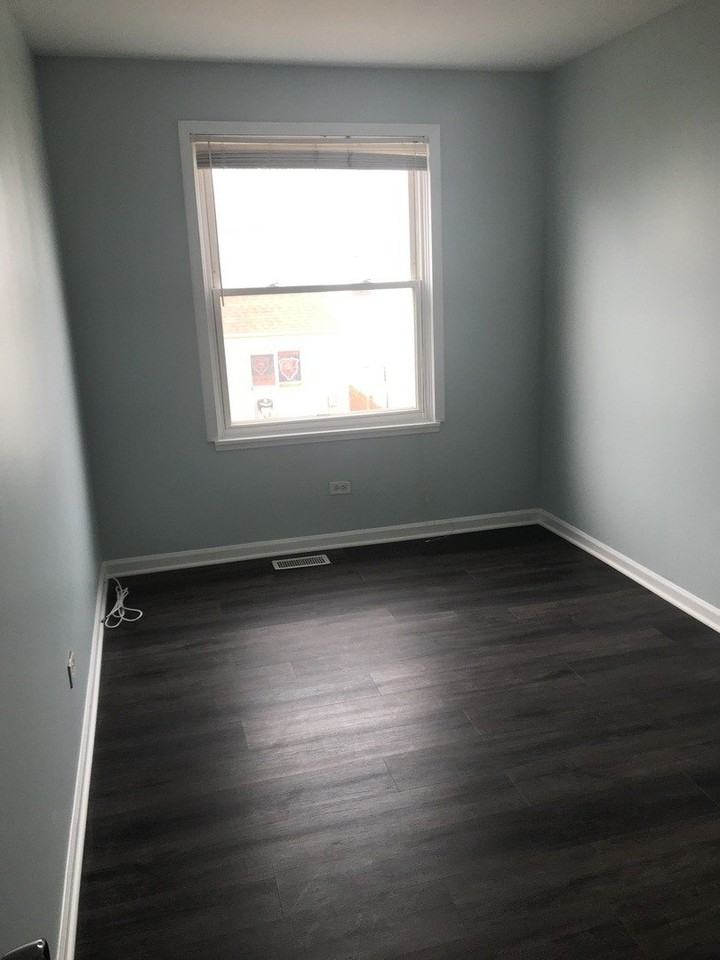 689 Wilson St - Photo 5 of 10