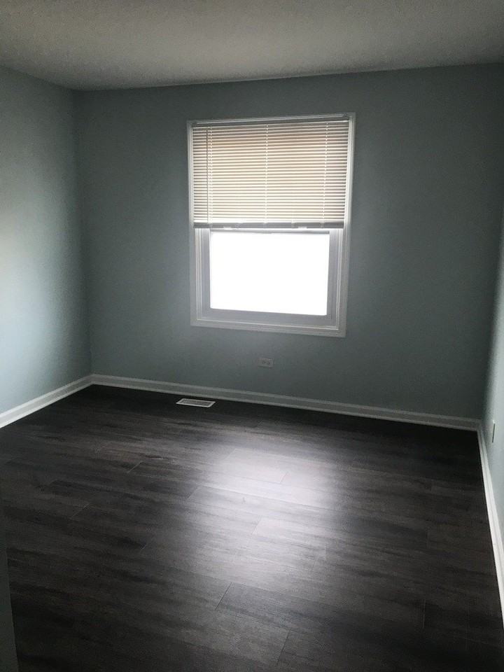 689 Wilson St - Photo 6 of 10