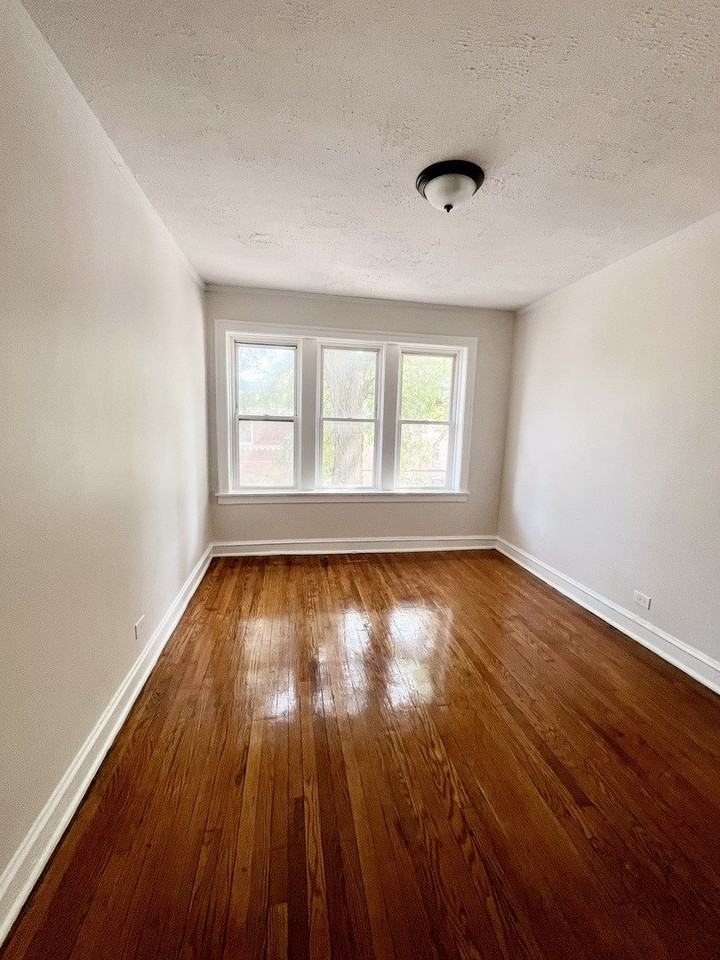 1146 N Lawndale Ave Apt 3 #3 - Photo 2 of 15