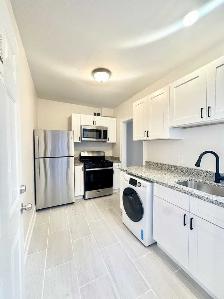 1152 N Lawndale Ave Unit 3 #3 - Photo 2 of 10