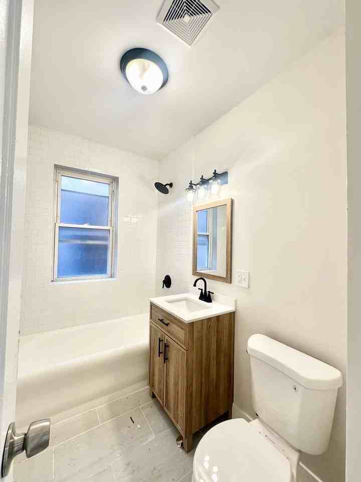 1152 N Lawndale Ave Unit 3 #3 - Photo 5 of 10