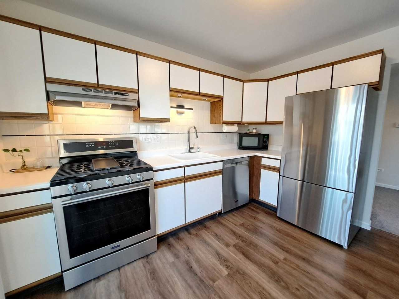 1060 Newport Hbr Unit 1060 #1060 - Photo 5 of 19