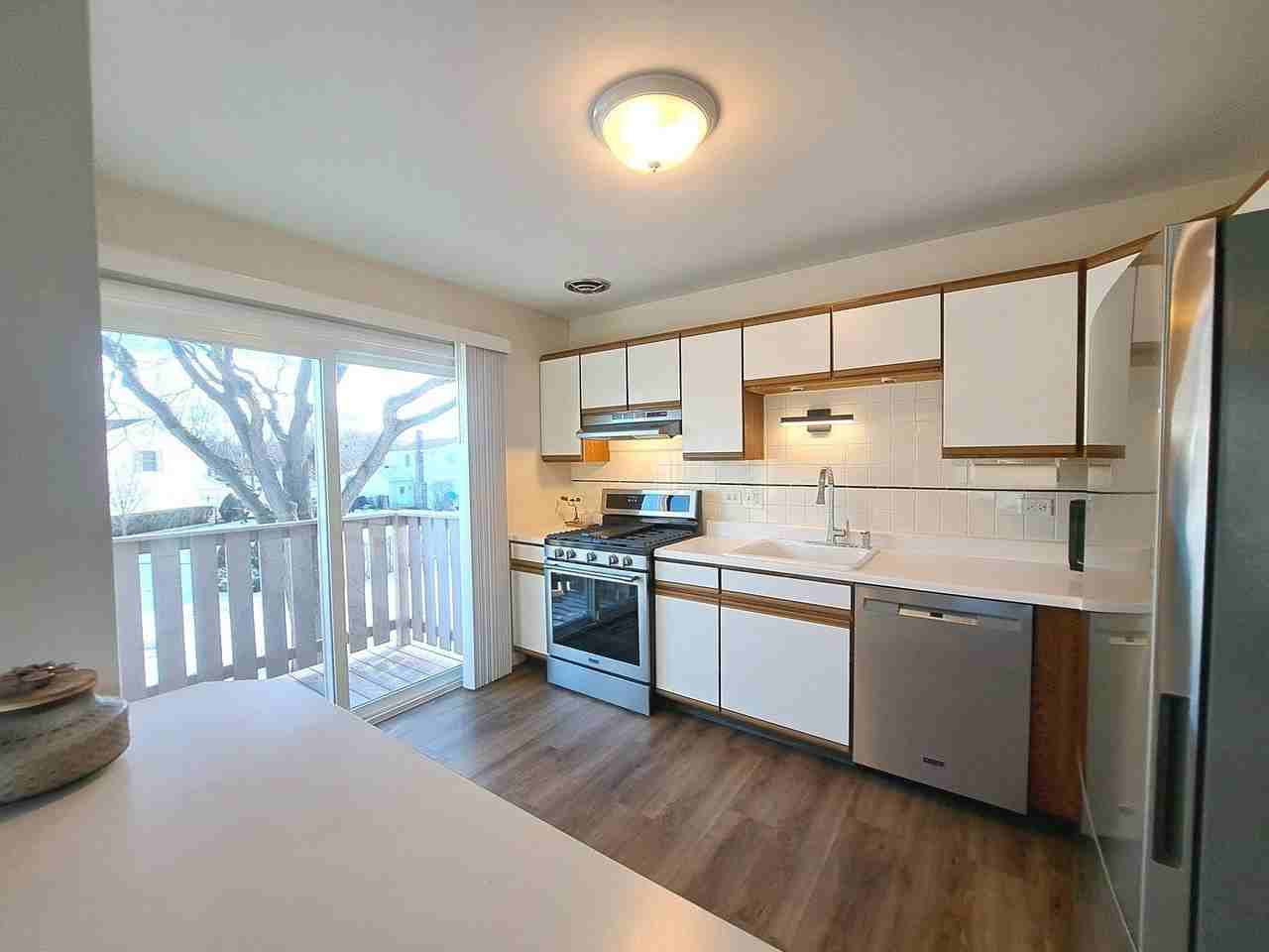 1060 Newport Hbr Unit 1060 #1060 - Photo 6 of 19