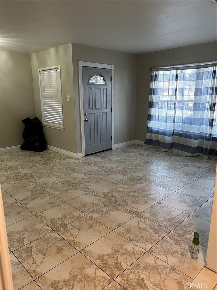 1579 Home Ave - Photo 3 of 10