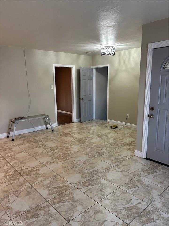 1579 Home Ave - Photo 4 of 10