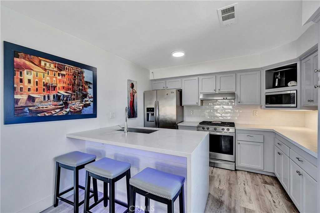 4612 Via Vista Cir #5 - Photo 5 of 24