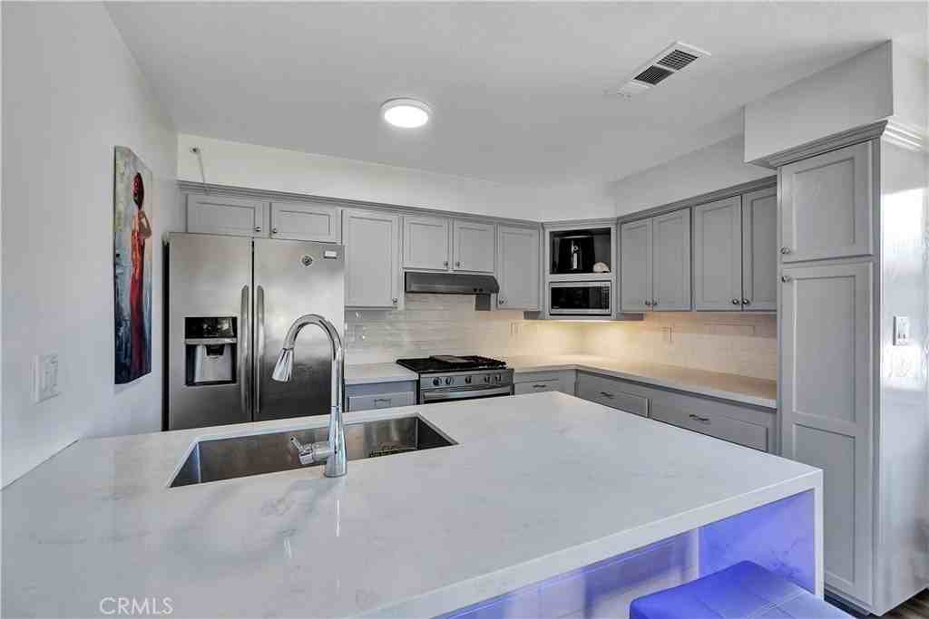 4612 Via Vista Cir #5 - Photo 6 of 24