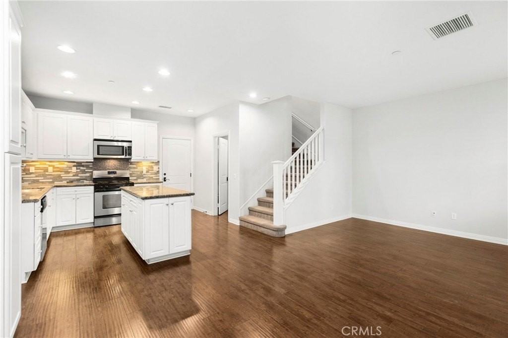 760 S Olive St - Photo 3 of 27