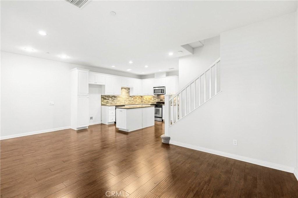 760 S Olive St - Photo 4 of 27