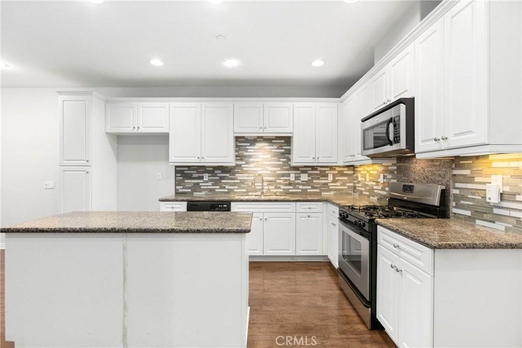 760 S Olive St - Photo 6 of 27