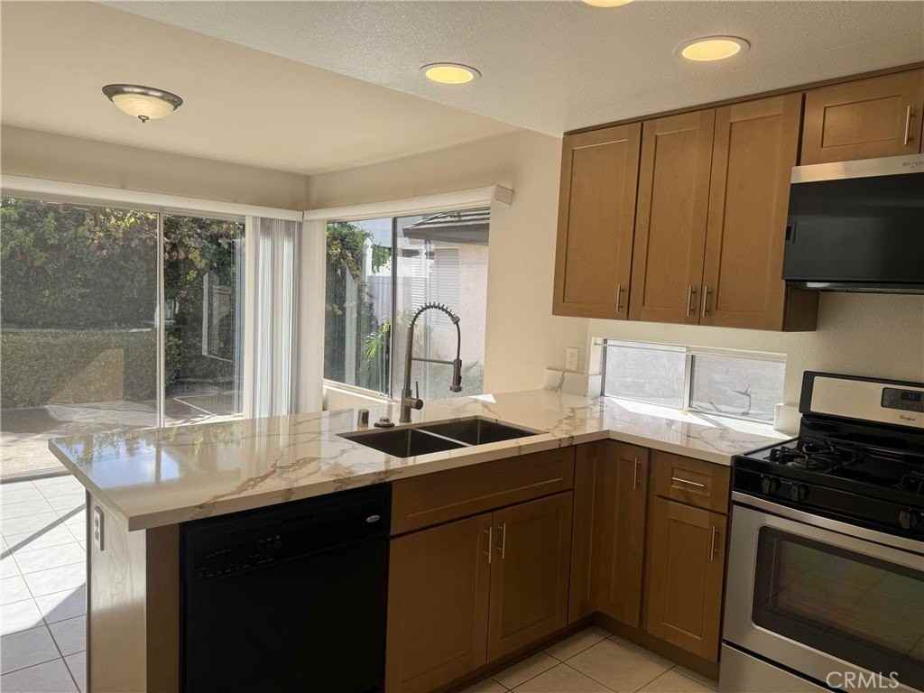 12 Brookdale - Photo 3 of 28