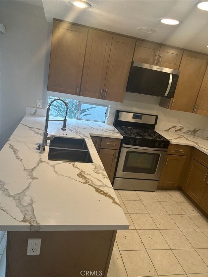 12 Brookdale - Photo 4 of 28