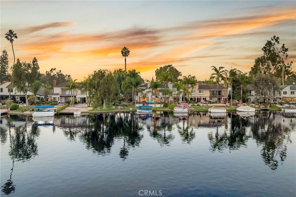 22762 Bayshore Ln - Photo 2 of 49