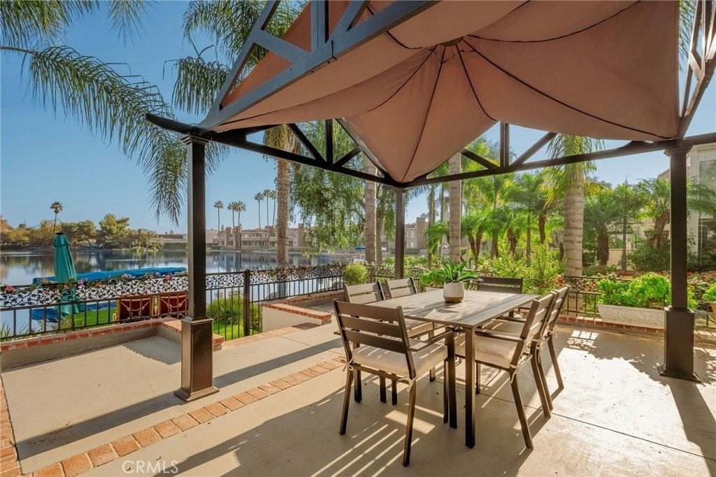 22762 Bayshore Ln - Photo 6 of 49