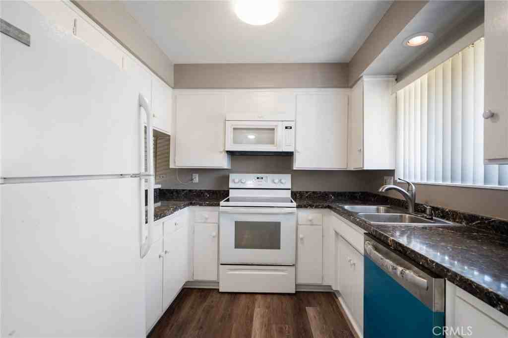 22945 Nadine Cir #B - Photo 7 of 25