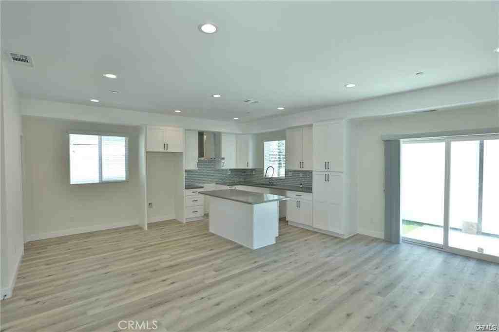 7524 Purdy Ave - Photo 3 of 23