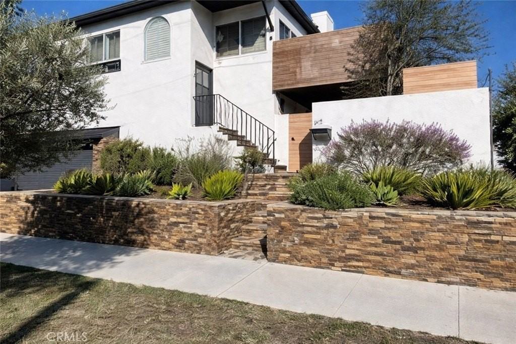 611 Avenue C - Photo 2 of 24