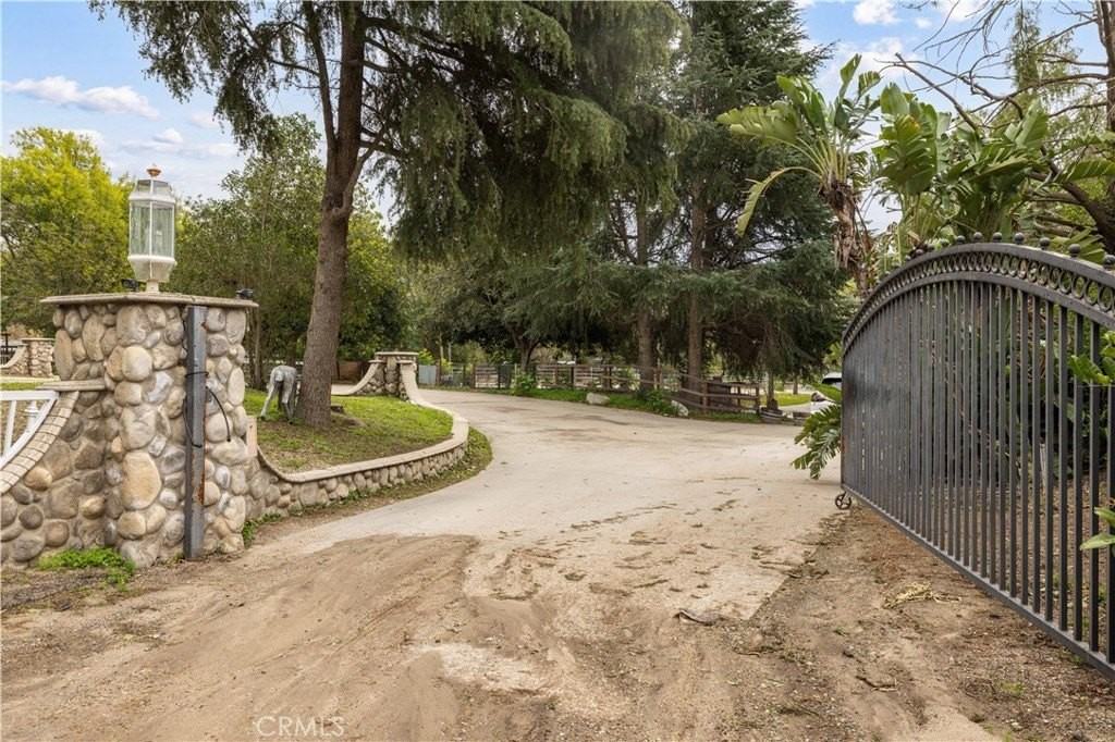 15608 Tierra Rejada Rd - Photo 2 of 34