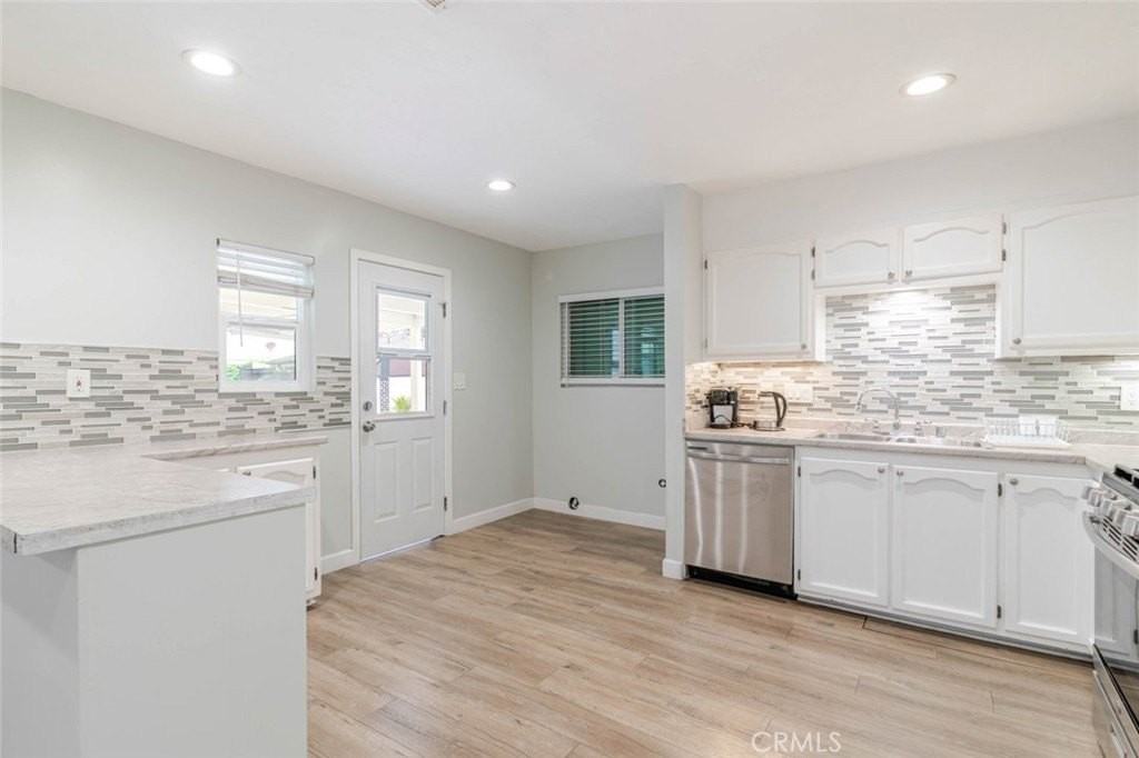 6539 Coldwater Canyon Ave - Photo 4 of 28