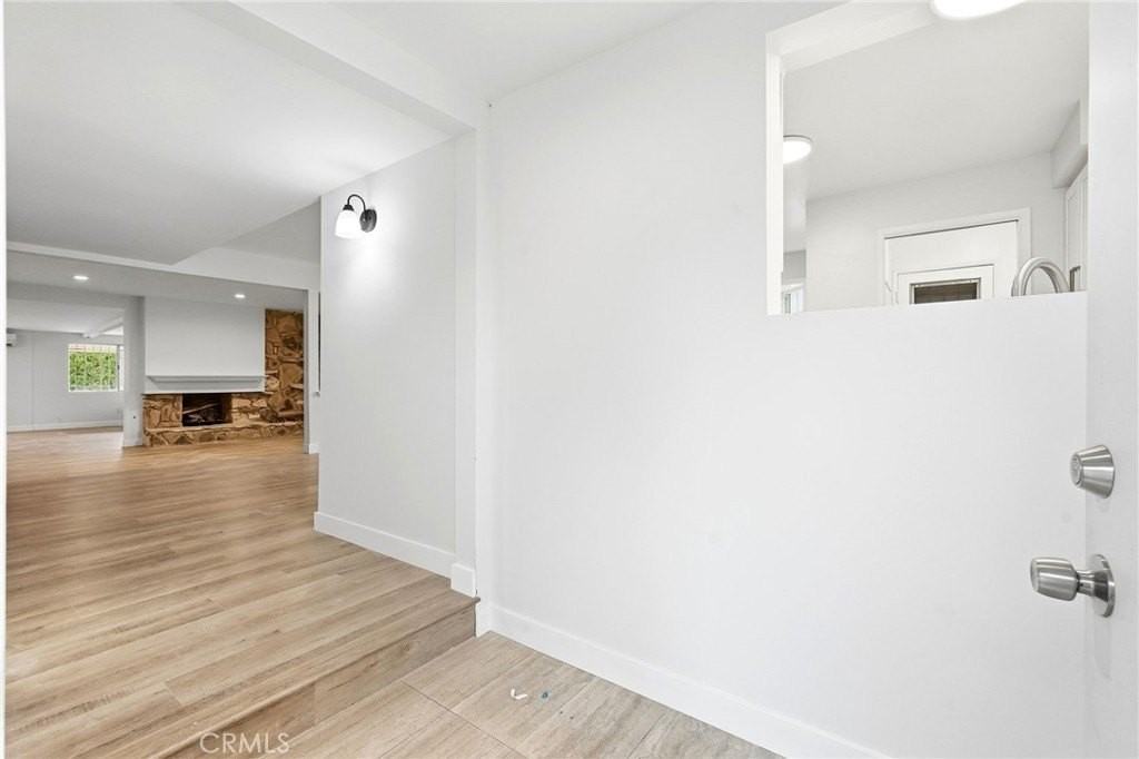 18932 Ballinger St - Photo 2 of 31