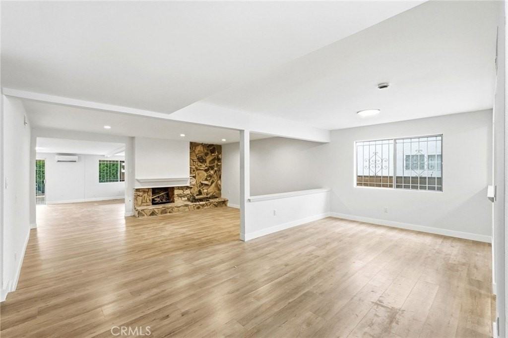 18932 Ballinger St - Photo 3 of 31