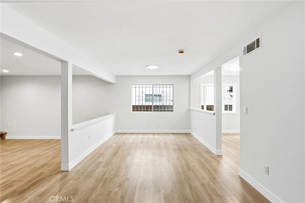 18932 Ballinger St - Photo 4 of 31