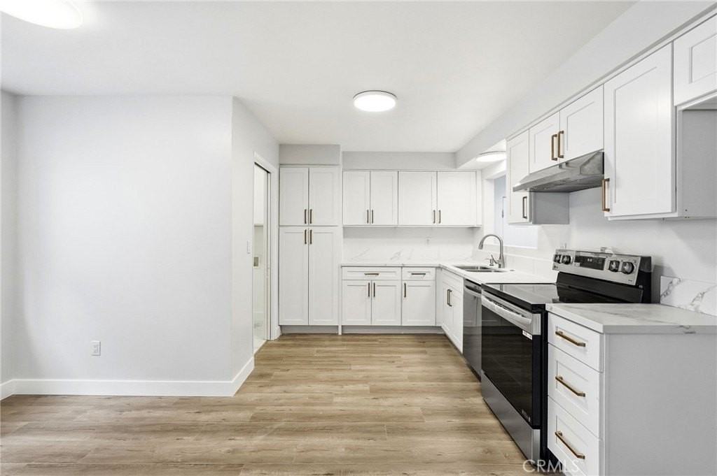 18932 Ballinger St - Photo 6 of 31