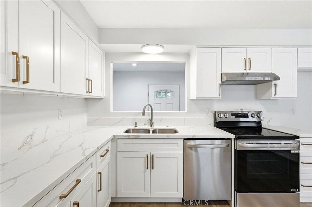 18932 Ballinger St - Photo 7 of 31