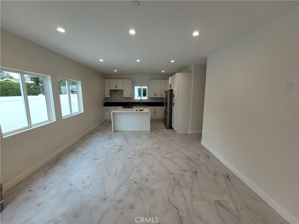 19453 Strathern St - Photo 2 of 10