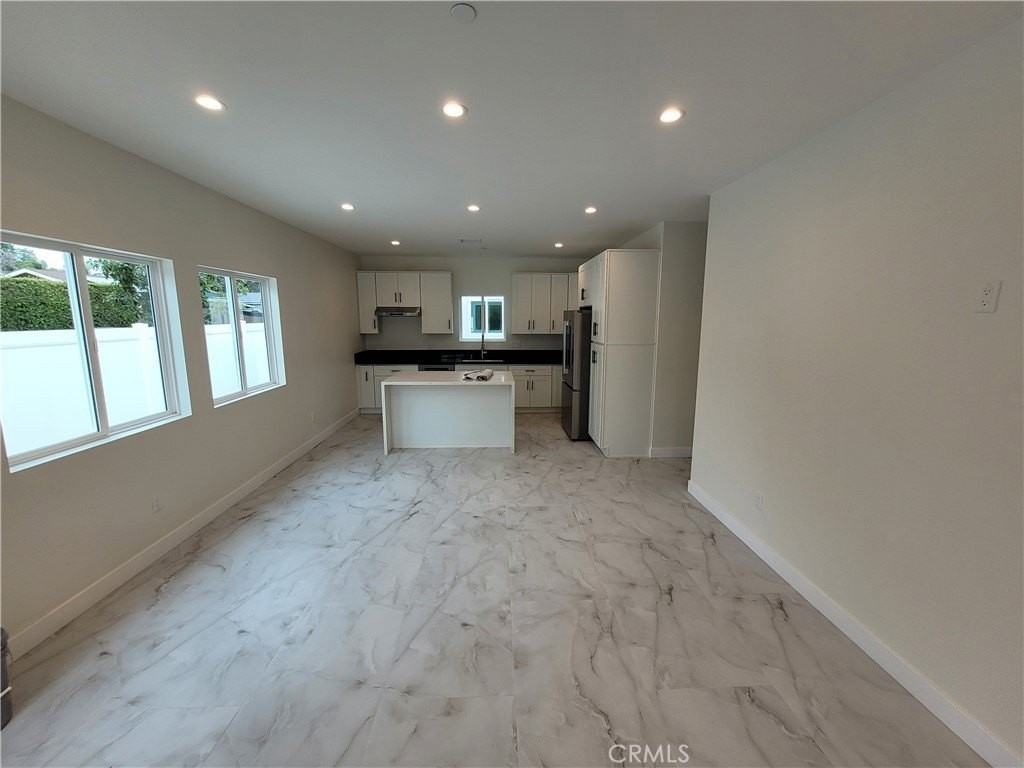 19455 Strathern St - Photo 3 of 11