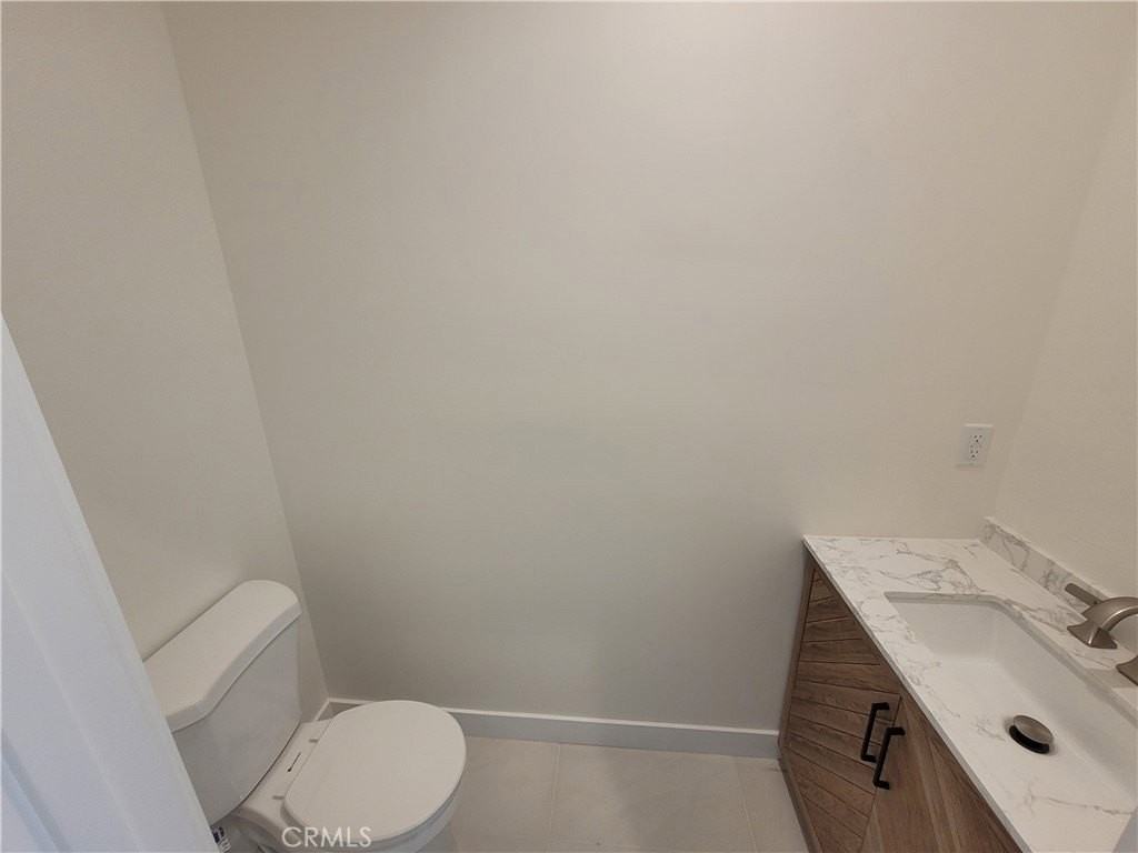 19455 Strathern St - Photo 5 of 11