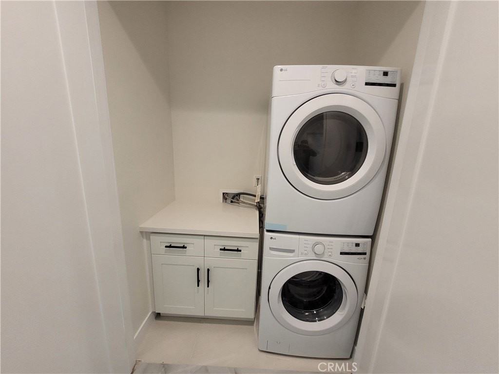 19455 Strathern St - Photo 6 of 11