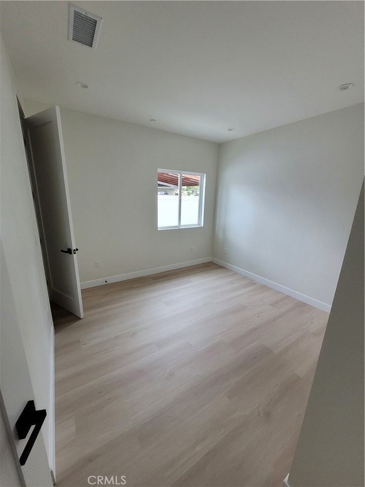 8004 Shirley Ave - Photo 5 of 9